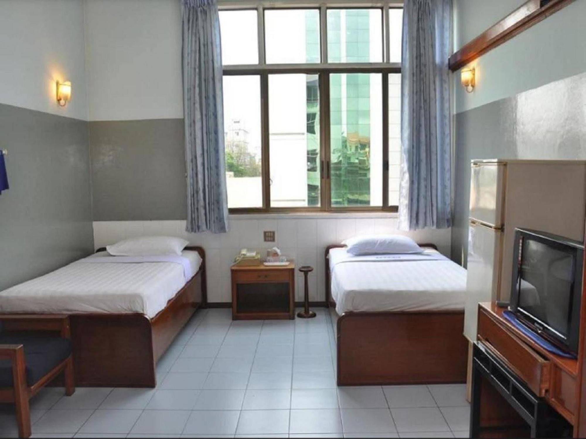 Fortune Hotel Мандалей Екстериор снимка